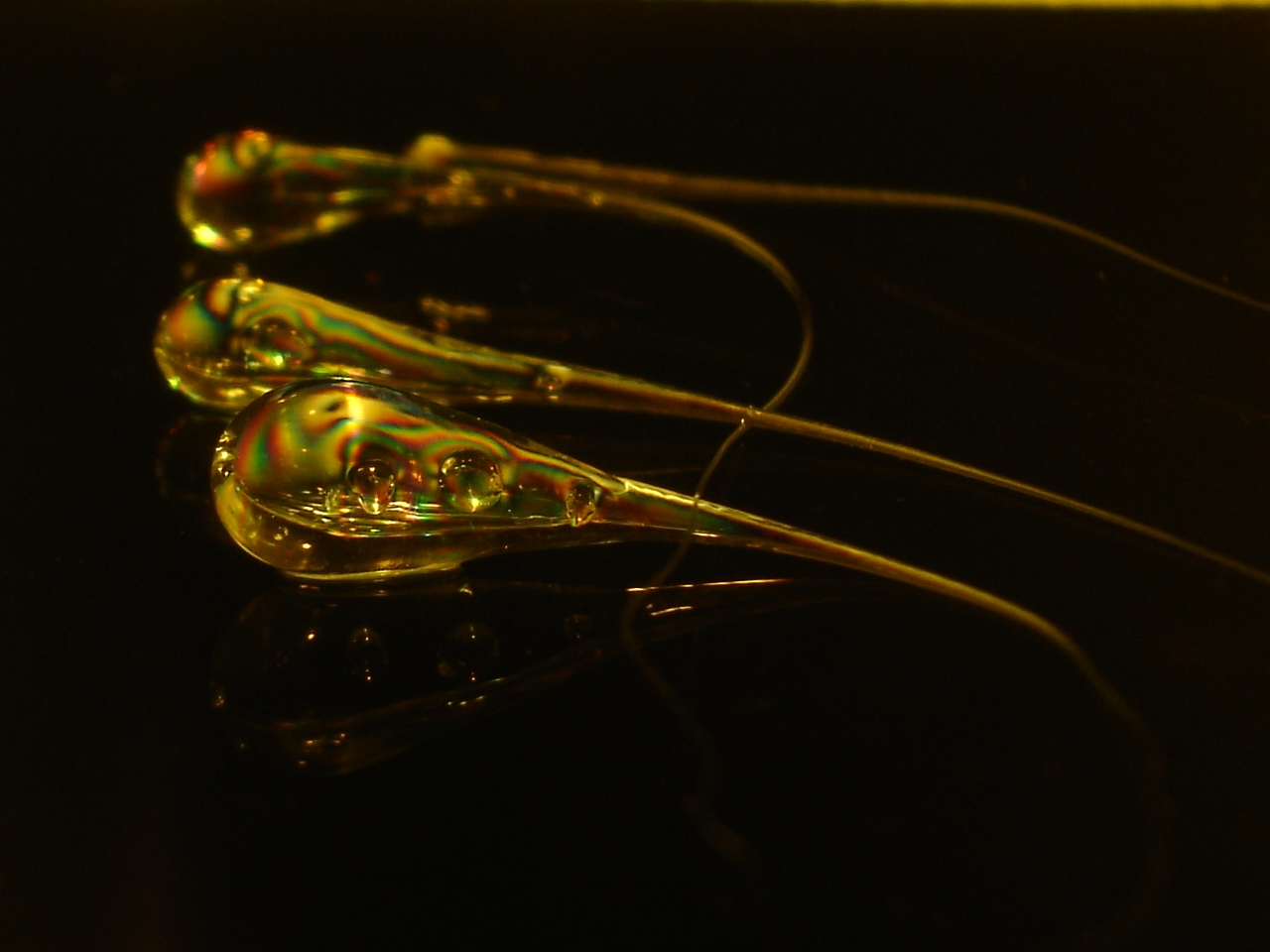 Prince Rupert's drops: the glass that survives a hammer